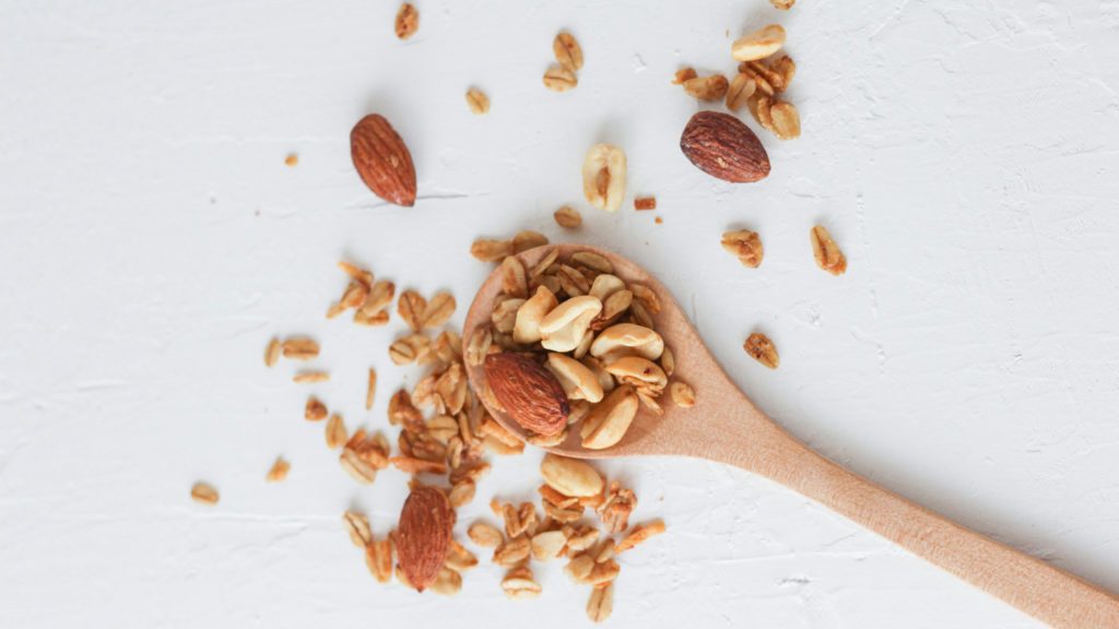 Granola_(unsplash.com_Fernanda_Martinez)